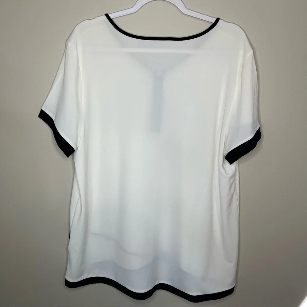 Easywear by Chico’s Black and White V-neck Blouse Top size 3X